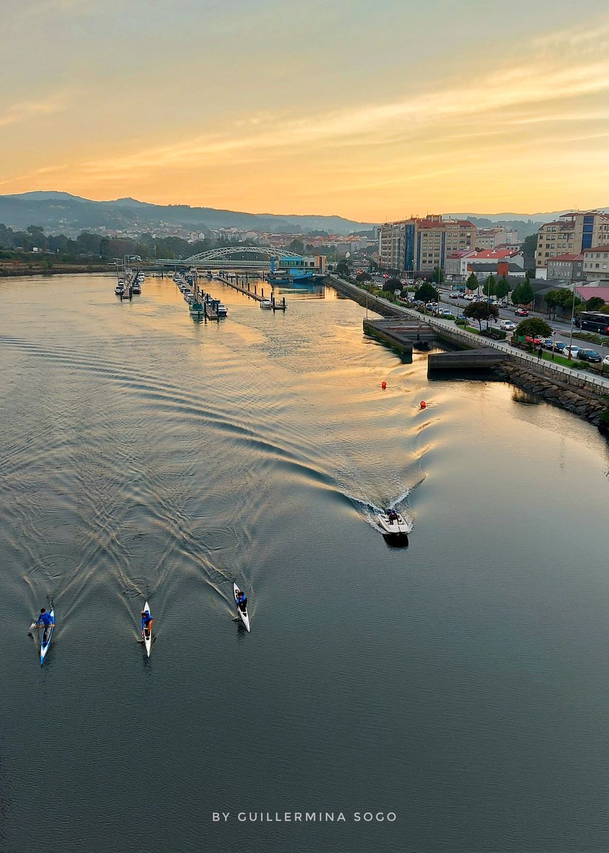 #Pontevedra se despierta. Foto desde el Ponte da Barca y la #GaliciaProfunda 🙄 #Pontelovers #Galicia #visitspain #streetphotography #amanecer #sunrise #guillerminasogo