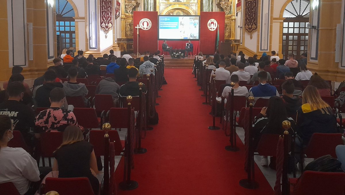 UCAM_CAFD's tweet photo. Damos paso a la conferencia plenaria a cargo del Decano @apato13 de @UCAM_CAFD @UCAMolimpismo @EAS_DualCareer titulada: La carrera dual de los deportistas-estudiantes en Europa: principales líneas de investigación 📚👨‍🎓👩‍🎓🤾‍♀️🤽‍♂️🏃‍♀️

🎤Presenta @AleivaArcas https://t.co/XaZjhZh754