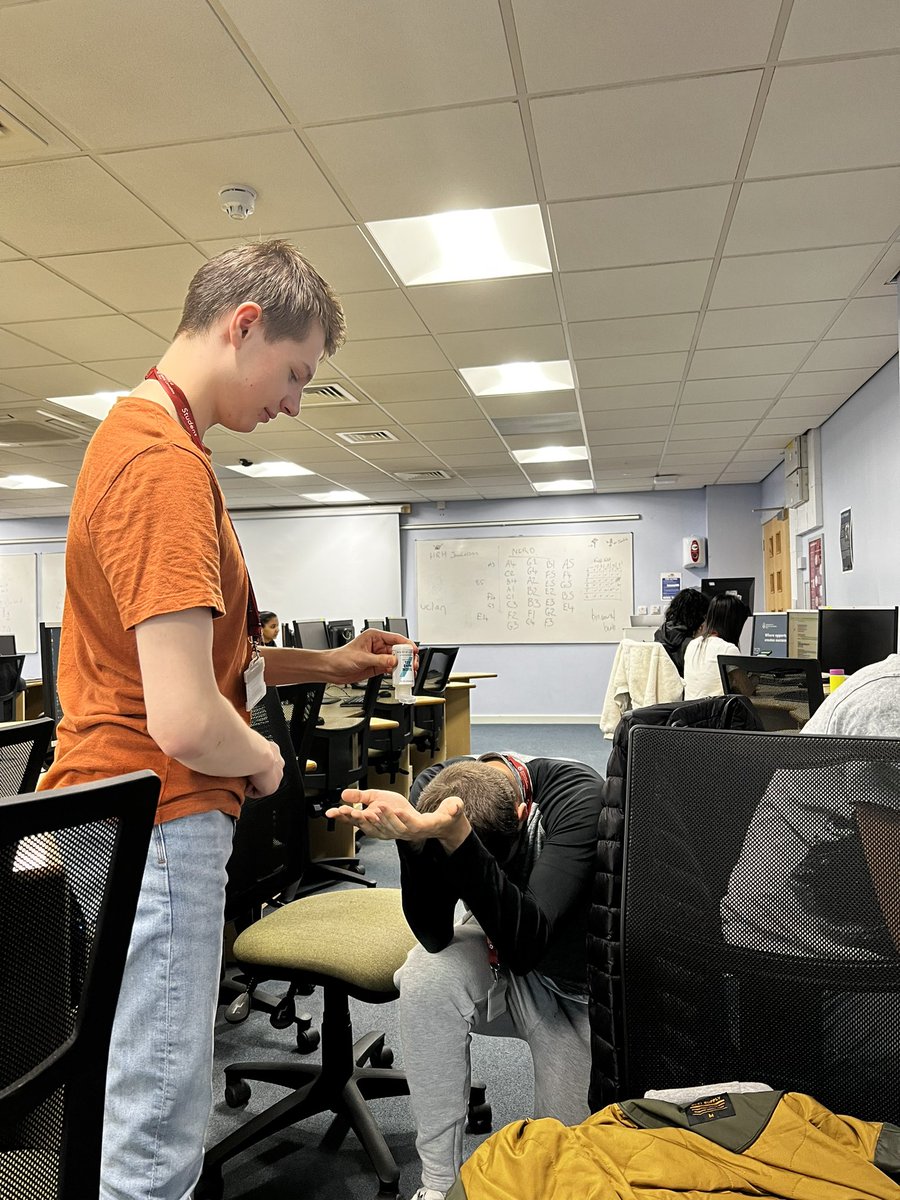 TeamStrawberr's tweet image. Just giving out free hand gel. #Computing4WC #UCLanAOK Day.
~AS