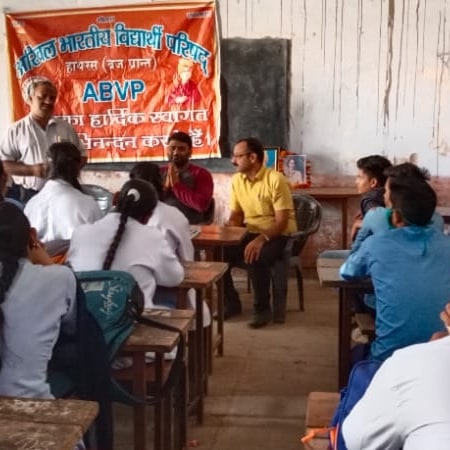 abvphathrasbraj's tweet photo. अखिल भारतीय विद्यार्थी परिषद जिला हाथरस में भगिनी निवेदिता जयंती पर PC बगला इण्टर कॉलेज सह0 गोष्ठी  का आयोजन किया जिसमे प्रान्त सम्पर्क प्रमुख जय शर्मा जी, मुख्य अतिथि के रूप में प्रधानाचार्य राजेश कुमार शुक्ला जी,
नगर विस्तारक राज मिश्रा जी मनोज शर्मा जी
#AbvpBraj #AbvpHathras https://t.co/FBEIwCajss