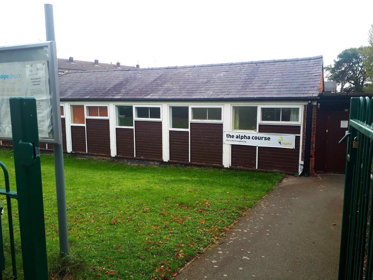 ShrewsburyCops's tweet photo. Harlescott safer neighbourhood team have been engaging with members of the public this morning at Harlescott community hall #policecommunitysupport #beingvisable https://t.co/05hlQThBw5