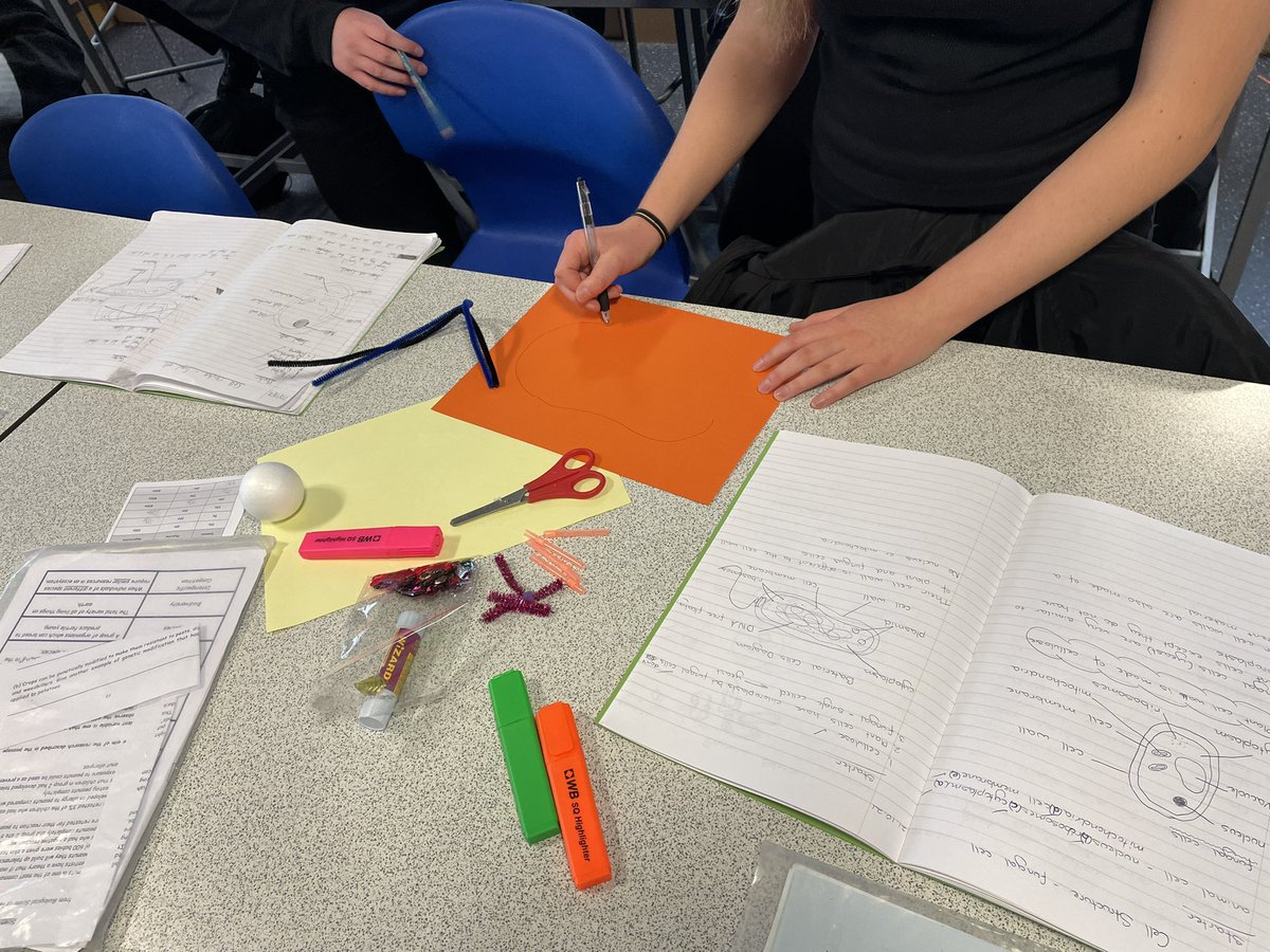 BoclairBiology's tweet photo. S3 are making a great start on creating their cell models for our cross department competition! 🧫🖇🖍#activelearning #bioisbest https://t.co/rl8mEsHN8o