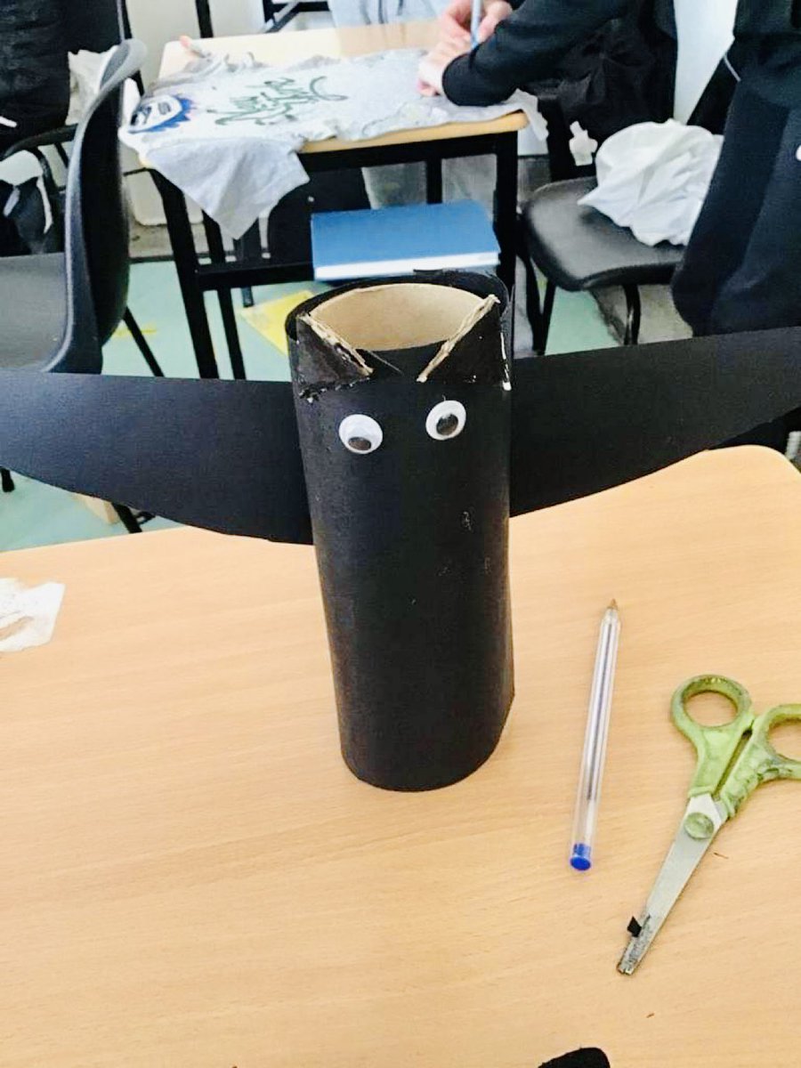SDGchallenge's tweet photo. Some amazing contributions to this month’s #SDGchallenge #HallowGreen for #SDG15 #LifeonLand!
This school used decoration and costume making to highlight waste and how it impacts wildlife and the planet.
Download our SDG 15 Info Pack for free through link in bio ⬆️ https://t.co/B2a7HxY0sf