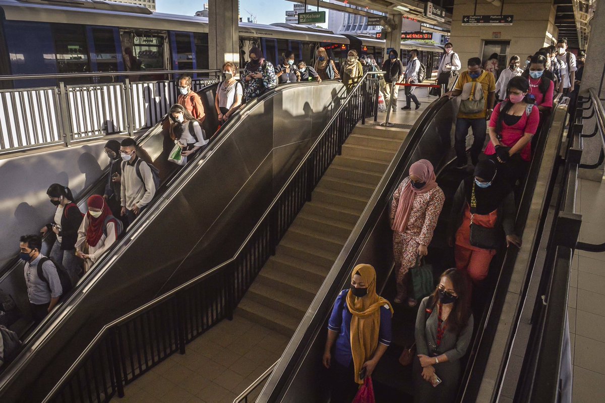 adibrawi's tweet photo. city dwellers using public transport to go to work around the capital which was again congested after the government reopened the economic sector around Kuala Lumpur. adib rawi yahya/theSun #publictransport #COVID19 #Budget2022 https://t.co/IKAzGQz7jr