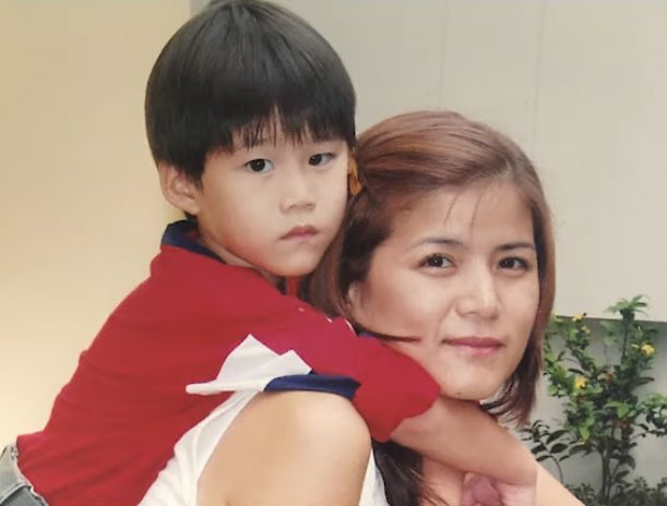 frombktopp's tweet photo. เป็นเด็กขี้อ้อน ติดแม่มาก ถ้าม๊าไปสระผมก็ต้องไปนอนบนตัวม๊า 🤏🏻🥺 https://t.co/EXZxLGCYSA