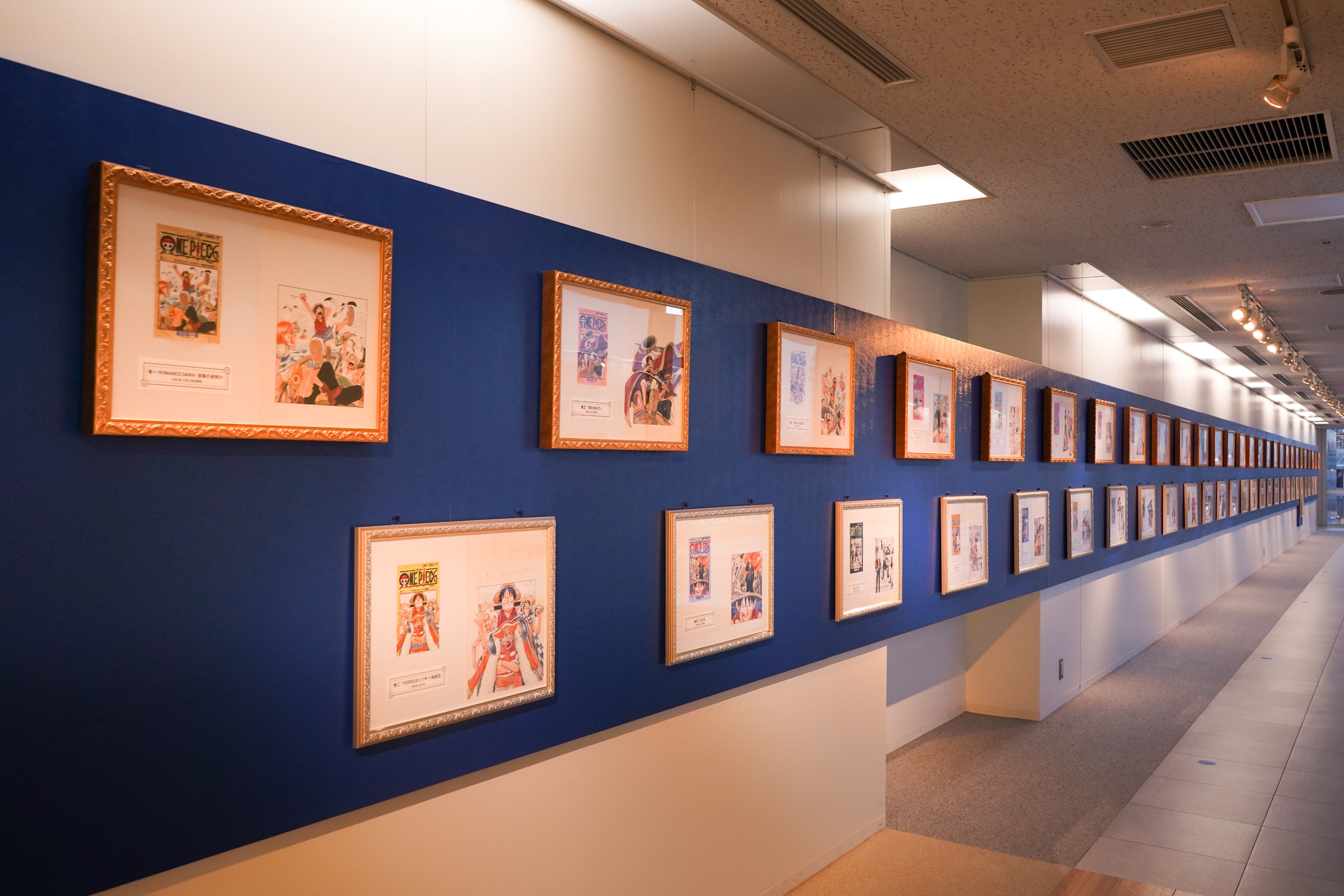 One Piece Comics 100 Covers Gallery いよいよ明日からone Piece Comics 100 Covers Galleryがオープン 約66メートルにわたるコミックス100巻分の表紙複製原画展示は圧巻です スペシャル映像コーナーやフォトスポットもお楽しみいただけますよ