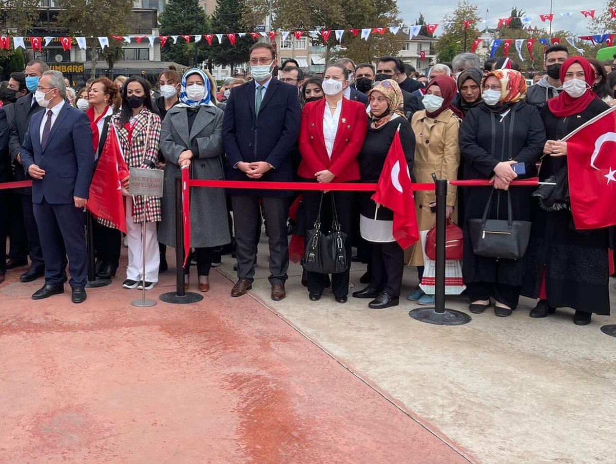 avtalhatayfur's tweet photo. 29 Ekim Cumhuriyet Bayramı münasebetiyle, Sahil Tören Alanı’nda Çelenk Sunma Töreni büyük bir katılım ve coşku ile gerçekleştirildi. https://t.co/L5AREucbZj