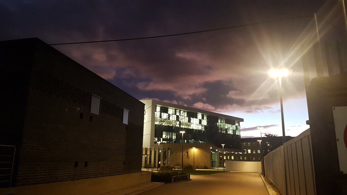 hud_net's tweet photo. In work before sunrise.The campus has an eerie feel to it #RedInTheMorning
#EatlyBirdTechnicians https://t.co/4xMH6rQUXl