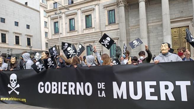 jccorvera's tweet photo. Pido a @Vox_es que inste en el TC la anulación de la LOMLOE y la Ley de Eutanasia por aprobarse durante un estado de alarma declarado ya anticonstitucional por el propio TC. Retuitea para que les llegue.
@MasPlurales 
@Stopeutanasiaeu https://t.co/QqQDSImIgm