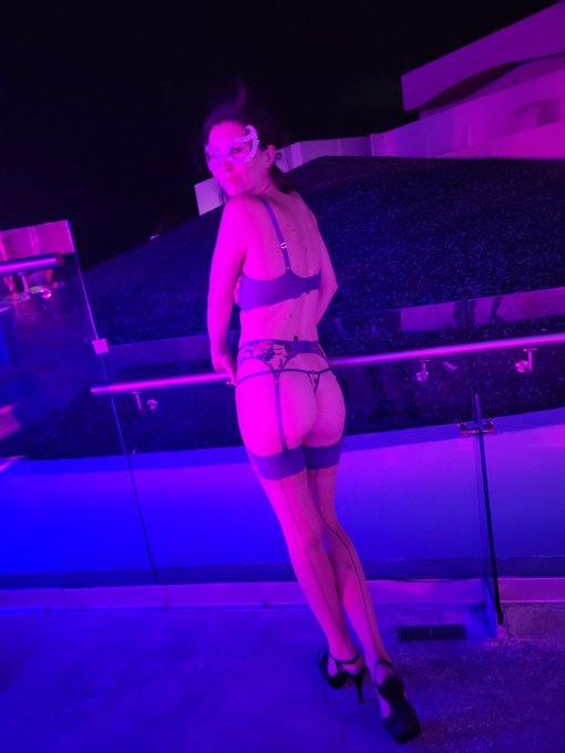 Lingerie masquerade party https://t.co/7qsPc237FJ