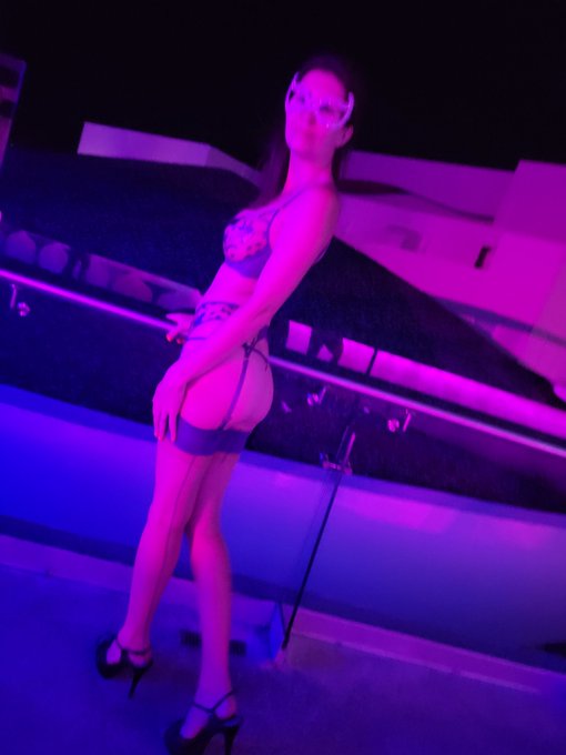 Lingerie masquerade party https://t.co/7qsPc237FJ