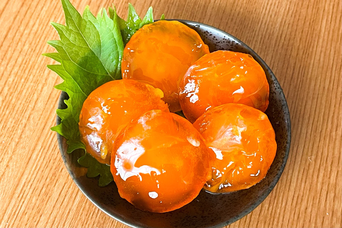 最強濃度のTKG！黄金に輝く、卵黄の塩漬けがこちら！