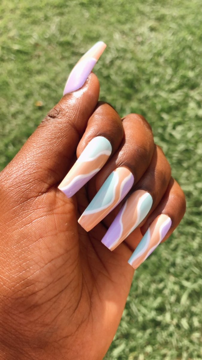 ella_nnails's tweet photo. Hi Ladies, here’s the plug. I’m a nail artist and I also make press on nails. 
-very easy to apply
-gives that clean acrylic look
-lasts up to two weeks
-reusable

Plz share💕 &amp; RT

#GirlsTalkZA #GirlzTalkZa #nailtech https://t.co/lbDtZY6uqW