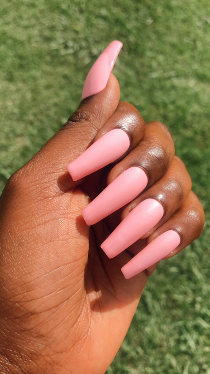 ella_nnails's tweet photo. Hi Ladies, here’s the plug. I’m a nail artist and I also make press on nails. 
-very easy to apply
-gives that clean acrylic look
-lasts up to two weeks
-reusable

Plz share💕 &amp; RT

#GirlsTalkZA #GirlzTalkZa #nailtech https://t.co/lbDtZY6uqW