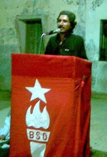 meeralbalocha's tweet photo. "من وتی زمین ءَ ترا چوں پہ ارزانی بکشات کناں کہ پہ اے زمین ءِ ھاترا منی سالونک یں سراں وتی ھون ریتکگ"
سنگت کامریڈ ذاکر مجید بلوچ🌸💗              
@AftabBaloch_ 
@ZaheeragBaloch 
@ShashanBaluch https://t.co/xcKjBGTp1t