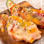 とろけたチーズとナスの組み合わせがとっても美味しそう!ナスをピザ風に仕上げた料理のレシピ!