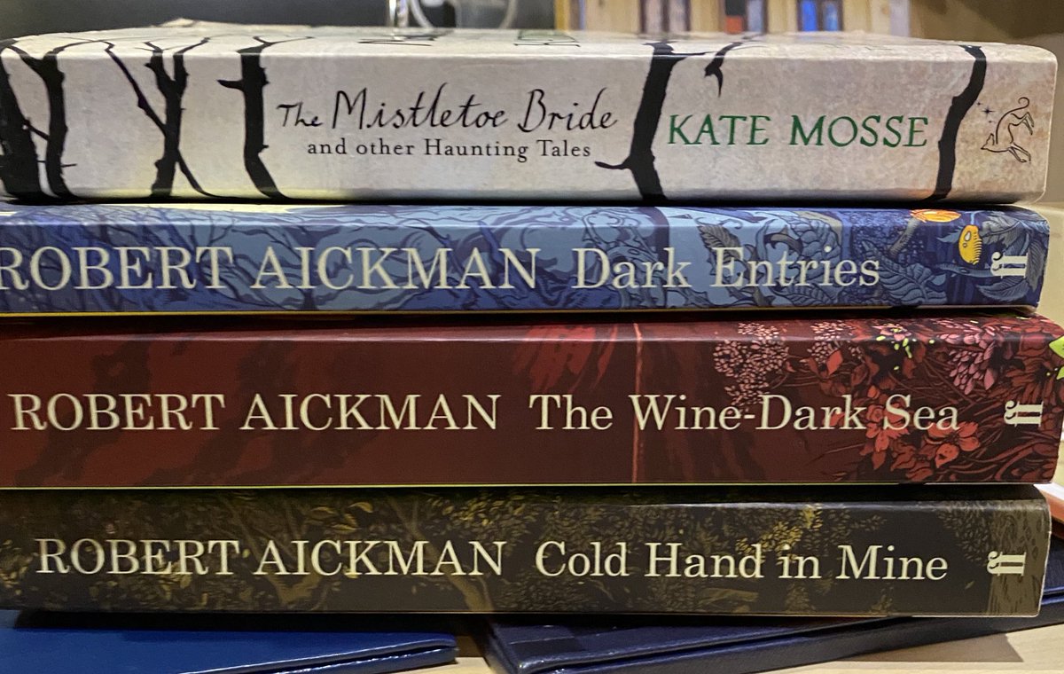 daphneleeml's tweet photo. I found these books in the bargain bin for RM10 each 🤩😍🤩 #toomanybookstoolittletime https://t.co/mgzjqUE6LQ