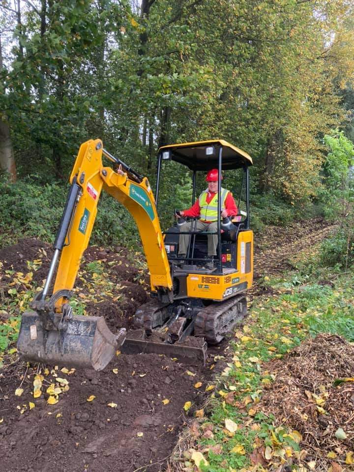 Massive thanks to the Waterways Recovery Group for edging 32 metres of path on day 1 of the Burslem Port “Footsteps” project path laying.

#canalcamps2021 #SaveWaterwaysHeritage #volunteering #wedigcanals
#Burslem