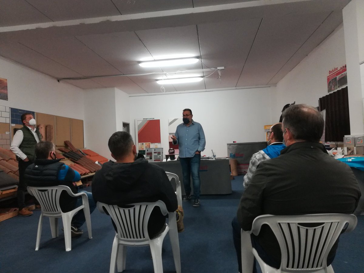 Adell2010sl's tweet photo. Los profesionales siempre están formándose. Hoy Reveton nos muestra como realizar unos acabados con garantía para nuestros clientes usuarios https://t.co/ySrzRpbGey