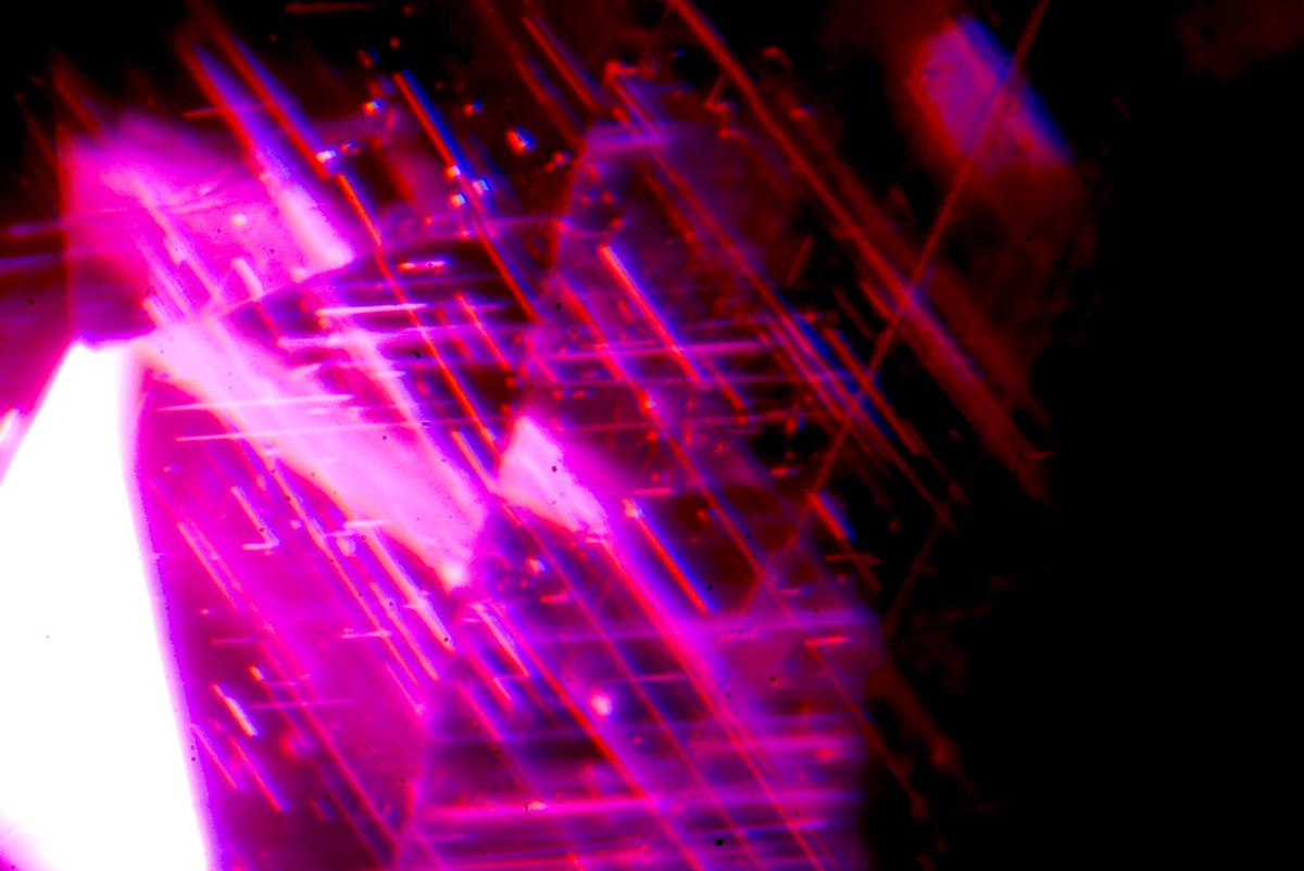 芸術家もビックリな幾何学美💎

＃ルビー　#モリス　#インクルージョン　#宝石　#天然无処理