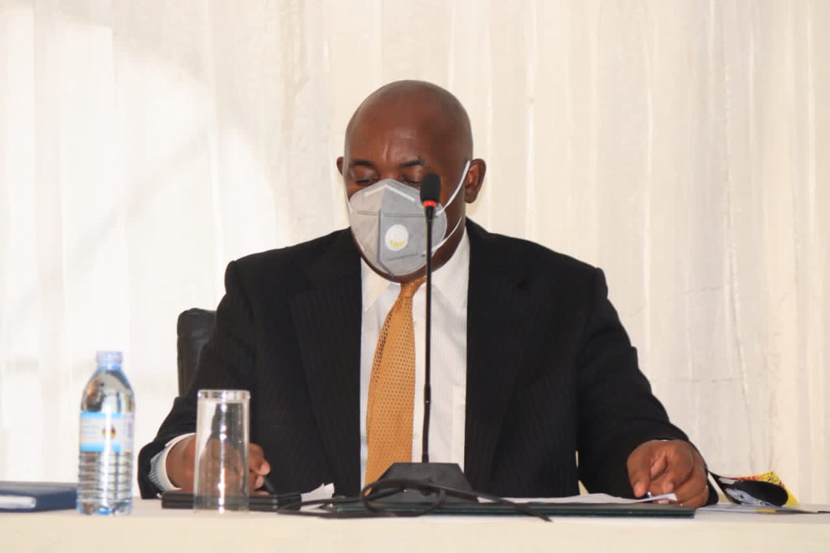 MediaCouncilUg's tweet photo. Hon.Mimister, Dr. Chris Baryomunsi, PhD, addresses editors and Media practitioners at the Breakfast Meeting and Press briefing. https://t.co/Y0r9eeGCMx