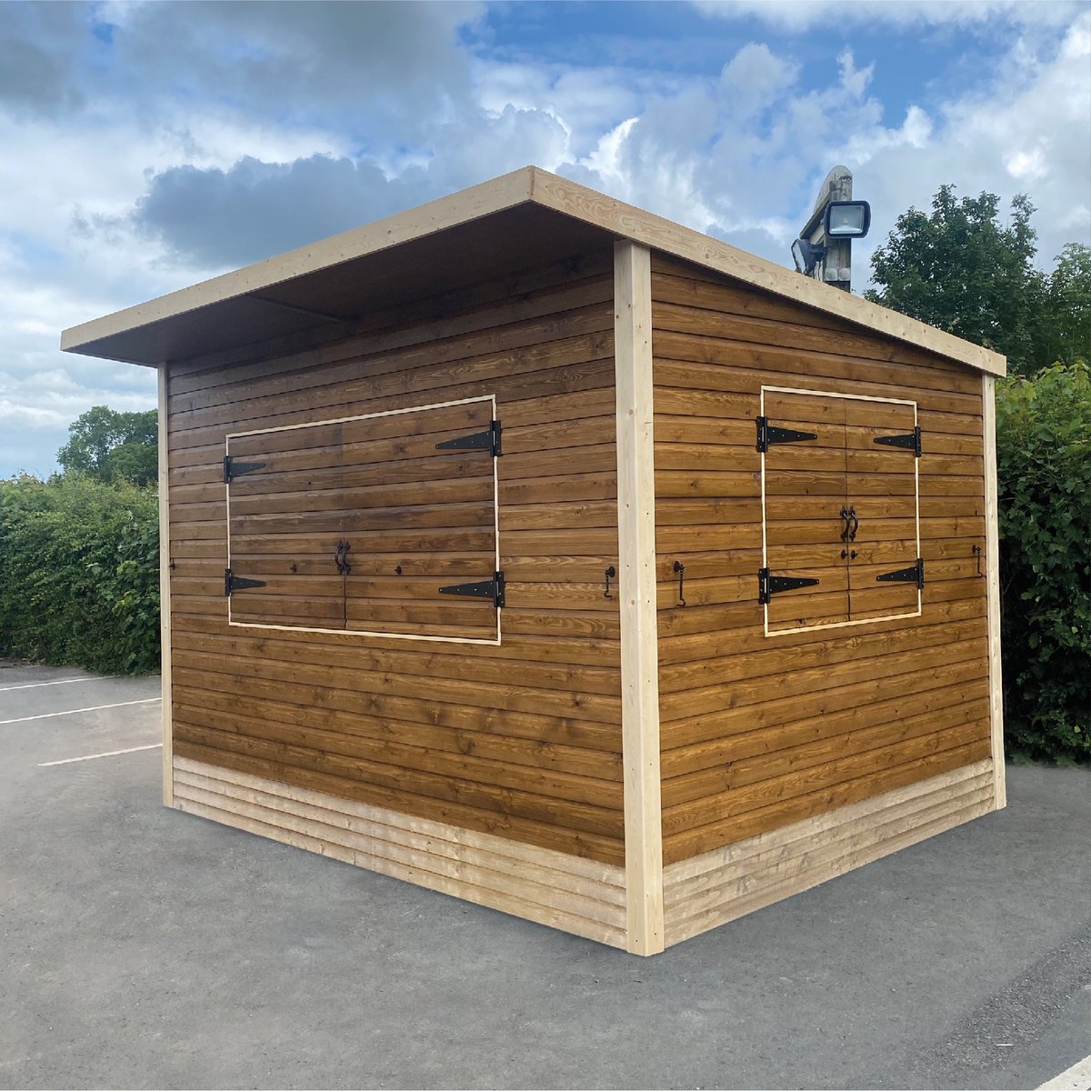 You’ll find our Kiosks all over the UK in schools, universities, colleges, after school clubs. <a href="/bigkahunahuts/">Big Kahuna Equipment</a> has 100% punctuality.