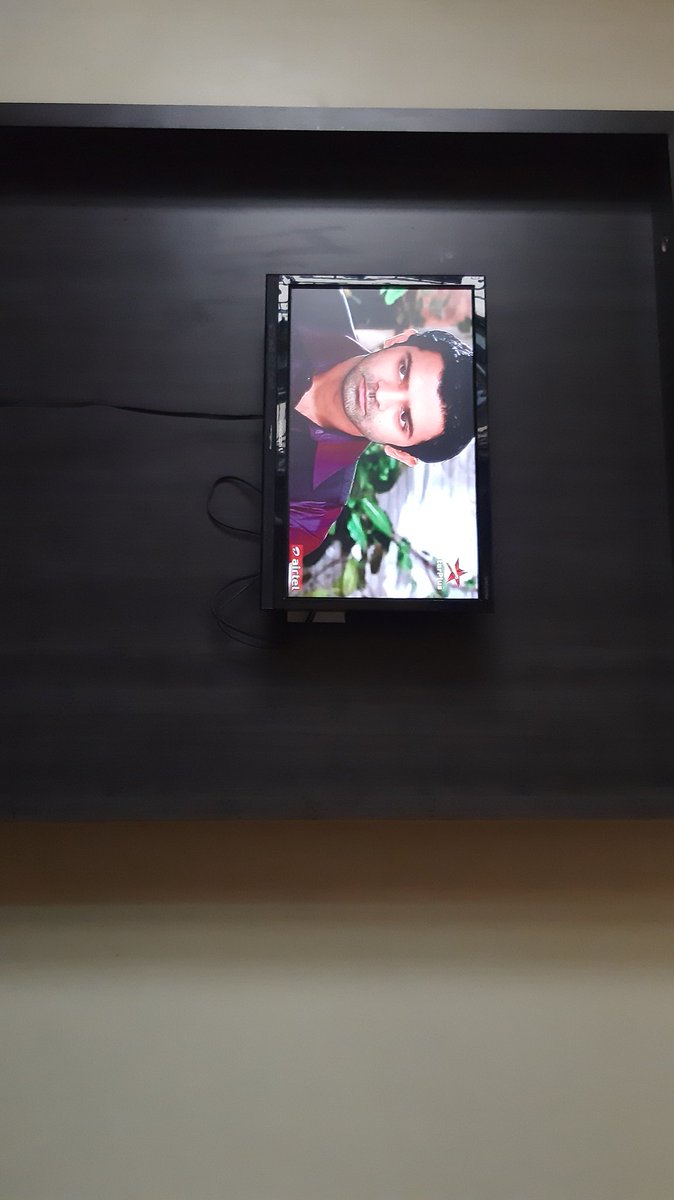 arnavini's tweet photo. When I switched on the tv suddenly saw something .... it's something you cant ever forget. #IssPyaarKoKyaNaamDoon ek baar phirse..on @StarPlus #BarunSobti #SanayaIrani https://t.co/LrzKiKDOR2