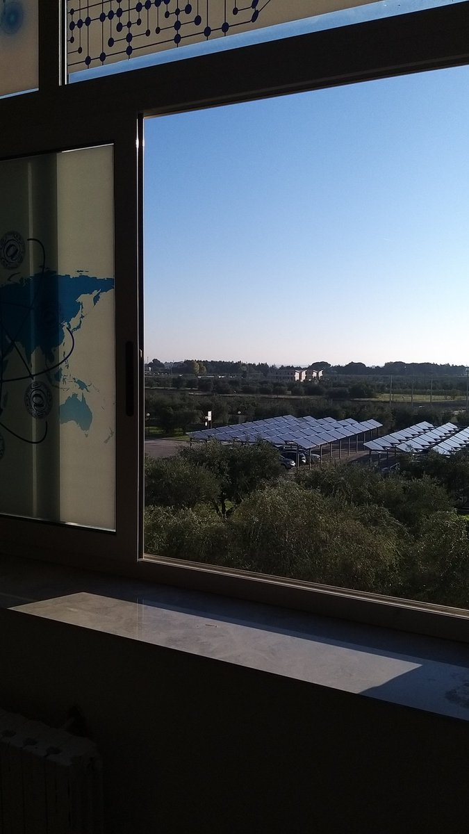 mikele_c2004's tweet photo. yeee altro giorno di scuolaa🥳 https://t.co/gajQ63B8Ii