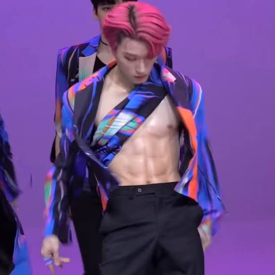 buenoseraa's tweet photo. baru tau some music shows only allow men to show only ONE nipple at a time???? the way it actually make sense now 😧.. DISENSOR SEBELAH AND FOR WHAT!! https://t.co/WeDTWY7B1R