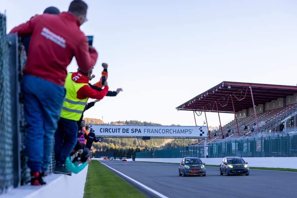 Alpinewillem's tweet photo. Roy Haak voor de eerste keer een 24uurs race gereden op Spa/Francorchamps in samenwerking met D.A.T Racing. Trots racing Westerbork. https://t.co/oTbWjdyuIv
