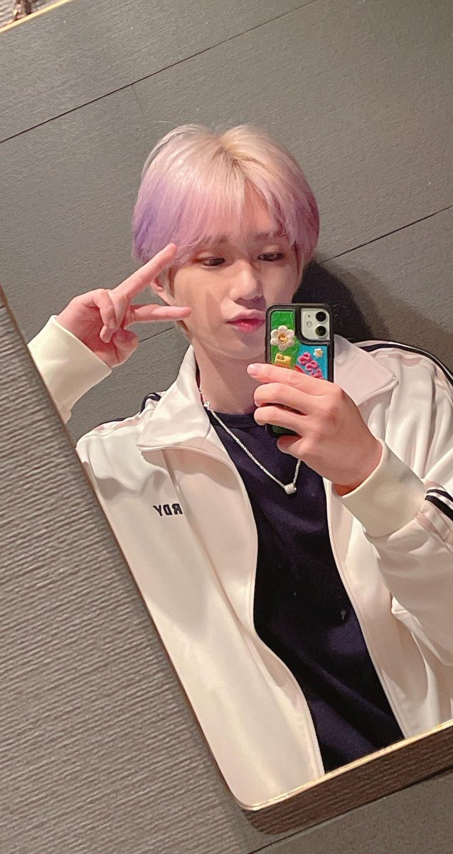sonnshinerr's tweet photo. #INYANG #INTHEO : “that’s lit” #P1eceSelcaDay #P1Harmony #P1H #P1HarmonyWithP1ece https://t.co/phHiB7TtOg