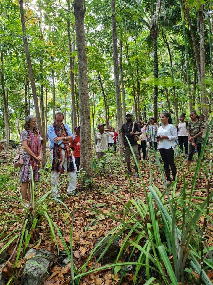 Ambassador of the <a href="/EU_TimorLeste/">European Union Timor-Leste</a>, <a href="/Andrew_JacobsEU/">Andrew Jacobs 🇪🇺</a>, visited WithOneSeed in #Baguia to hear &amp; see the progress of this <a href="/goldstandard/">Gold Standard</a> #communityforestry program.
<a href="/EU_TimorLeste/">European Union Timor-Leste</a> is supporting the expansion of WithOneSeed around #TimorLeste implemented by WithOneSeed, <a href="/Oxfam/">Oxfam International</a> in 🇹🇱