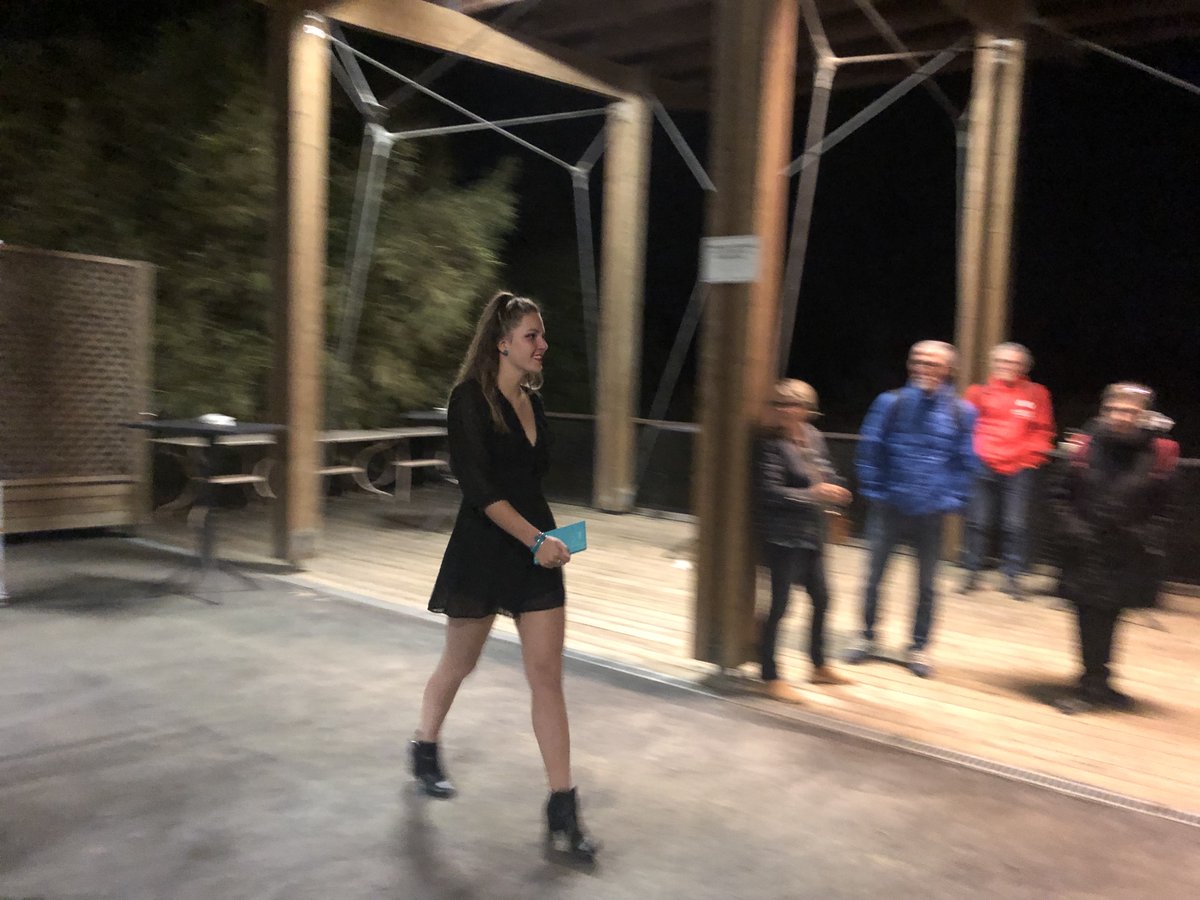 DombesCuir's tweet photo. Une Miss du comité @misschatillon_paysdedombes est photographiée avec la collection turquoise de Cuir de Carpe de Dombes !
C'est décidément notre couleur préférée, et la vôtre aussi depuis 2015 ! <3
@poissonsdombes @parcdesoiseaux
#cuir #cuirdecarpe #cuirdecarpededombes #dombes https://t.co/iPGBBFEcAz