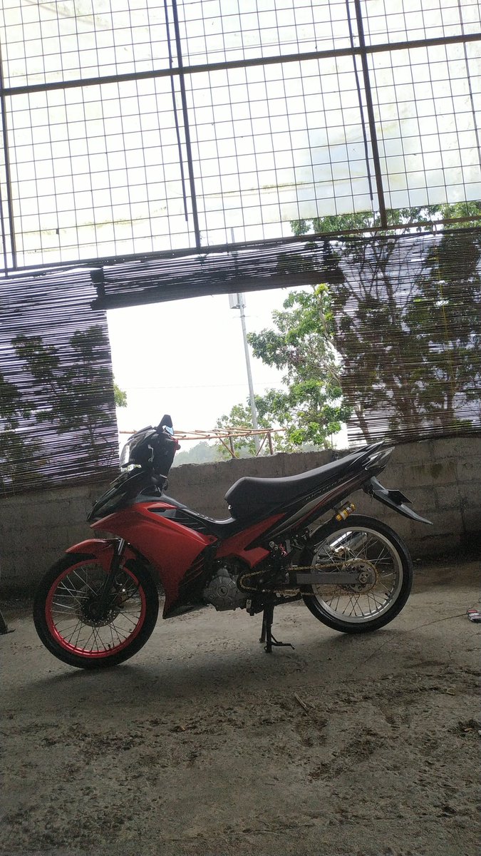 jelas² tau ujan deres ngapain di mandiin?
sory broo motorku wes koyo traktor