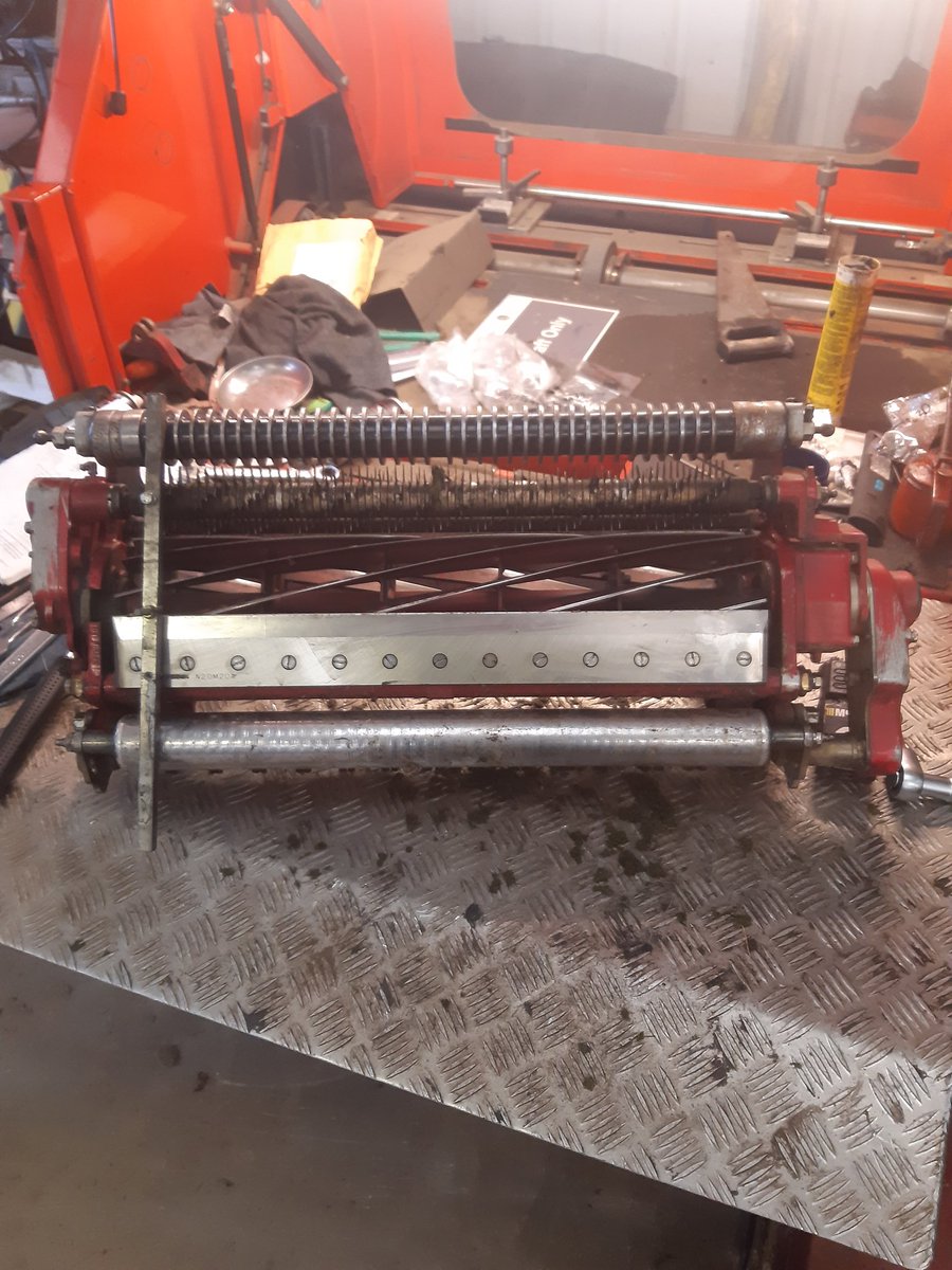 CaddingtonGolfC's tweet photo. Adjusting H.O.C & aggression on our @baronessuk LM315 greens mower.
3.75mm - 4.5mm = Winter height.
#heightofcut #greens #Caddingtongolfclub #golf #Baroness
@HeadGK_CGC https://t.co/RDOICfaVOE