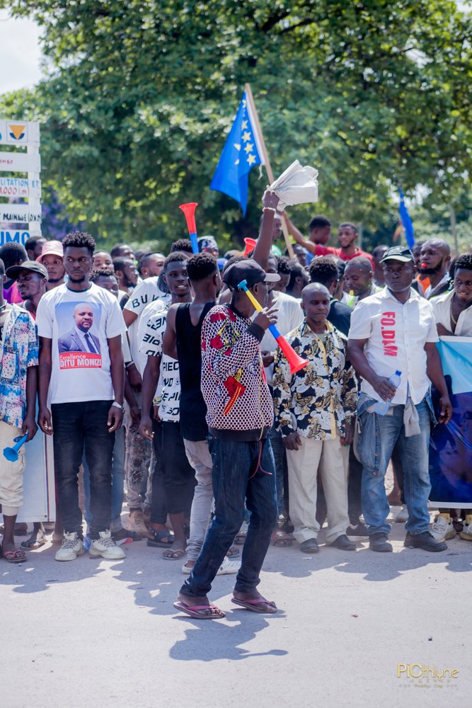 blaiseditu's tweet photo. #CENI : Prestation du serment.(ambiance de ma base/retour en images)
Tshangu ne tombera jamais!
Certains ont parcouru un si long chemin avec moi que je les reconnais sur une photo paysage.
Merci à vous!!! 
"Le service à la communauté est le devoir suprême" https://t.co/9IG0Me61qz