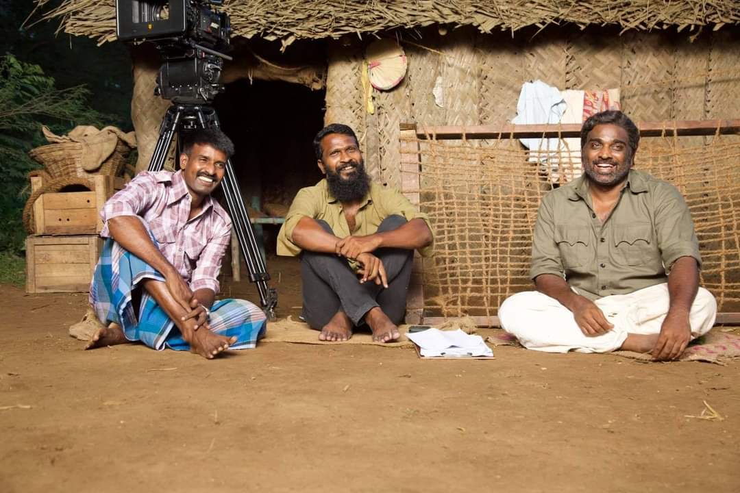 ActSathishkumar's tweet photo. Viduthalai Movie Stills 🔥

#Vijaysethupathi #Vetrimaran #Soori #PrakashRaj https://t.co/T8NSKVhK3X