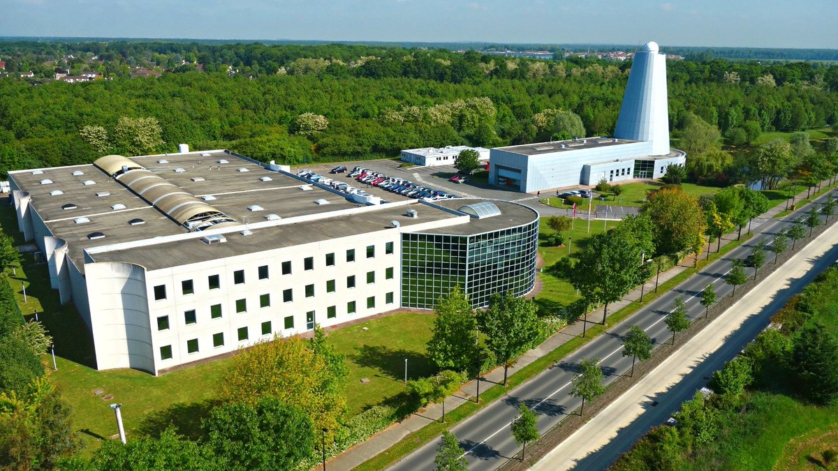 SafranElecDef's tweet photo. Apprenez-en un peu plus sur l'établissement de Safran Reosc, filiale de Safran Electronics &amp; Defense situé à Saint Pierre du Perray dans ce #JeudiSite ! 

#SafranReosc #ObserveDecideGuide https://t.co/UU12dKFAfN