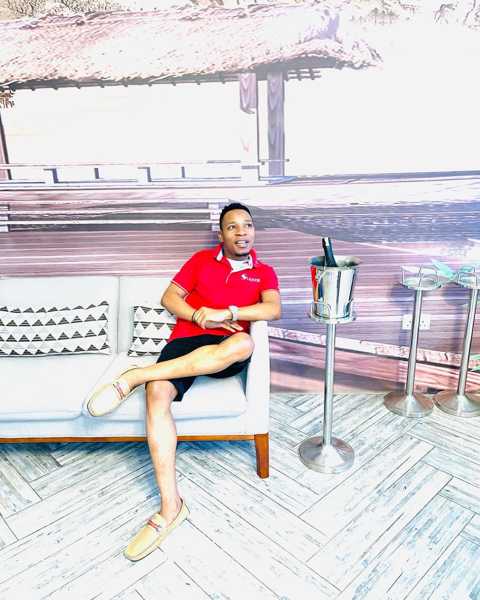 djmashakenya's tweet photo. Thank you ππΎ Sliqour Store and De Vries Africa Ventures for Trusting me in your event last night. Ngakunywa fine wine π·π
#DjMashaLive #LG100Club #AfricanSocialStar #AzziadNasenya #MagicalKenya #TembeaKenya #Mombasa #Events254 #Wine https://t.co/fng1qT4jkT