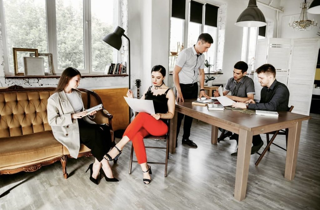 Пришло время познакомиться поближе! Мы решили запустить серию постов о людях,которые создают красоту и трудятся на результат в нашей студии #команда_bina

⬇️Архитектурное бюро @bureau_bina
🔻Сайт:  bina.pro