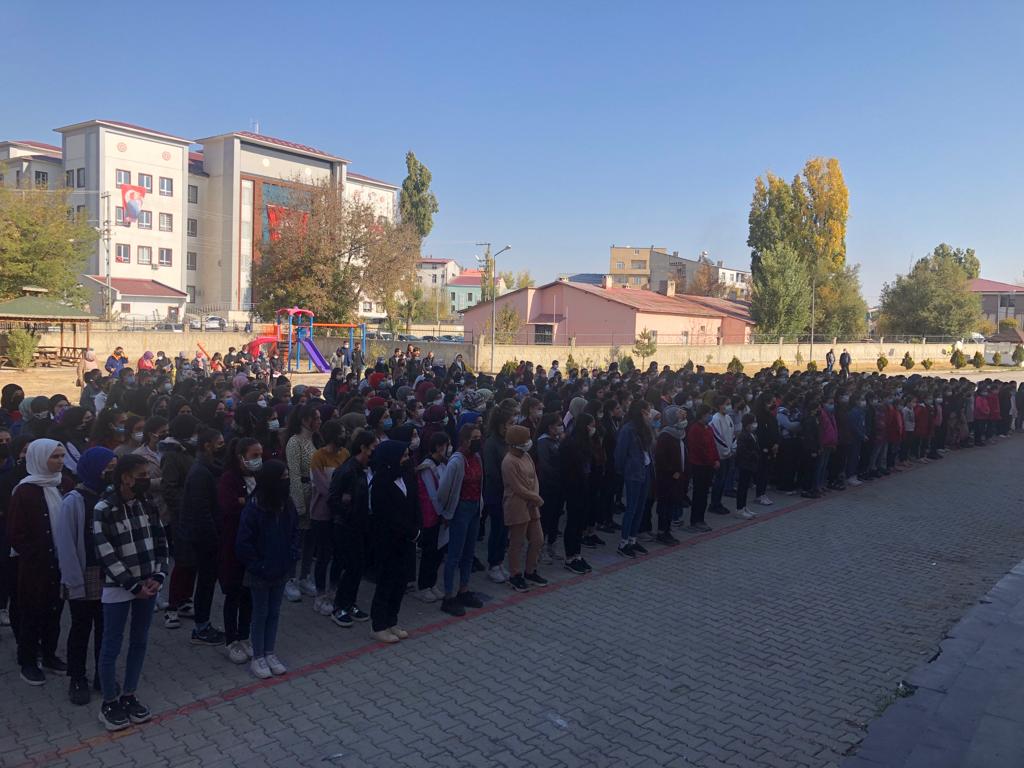 instagram.com/p/CVkIxG8LQe7/…
Cumhuriyet, biz öğreten ve öğrenenlere yüce bir emanet.