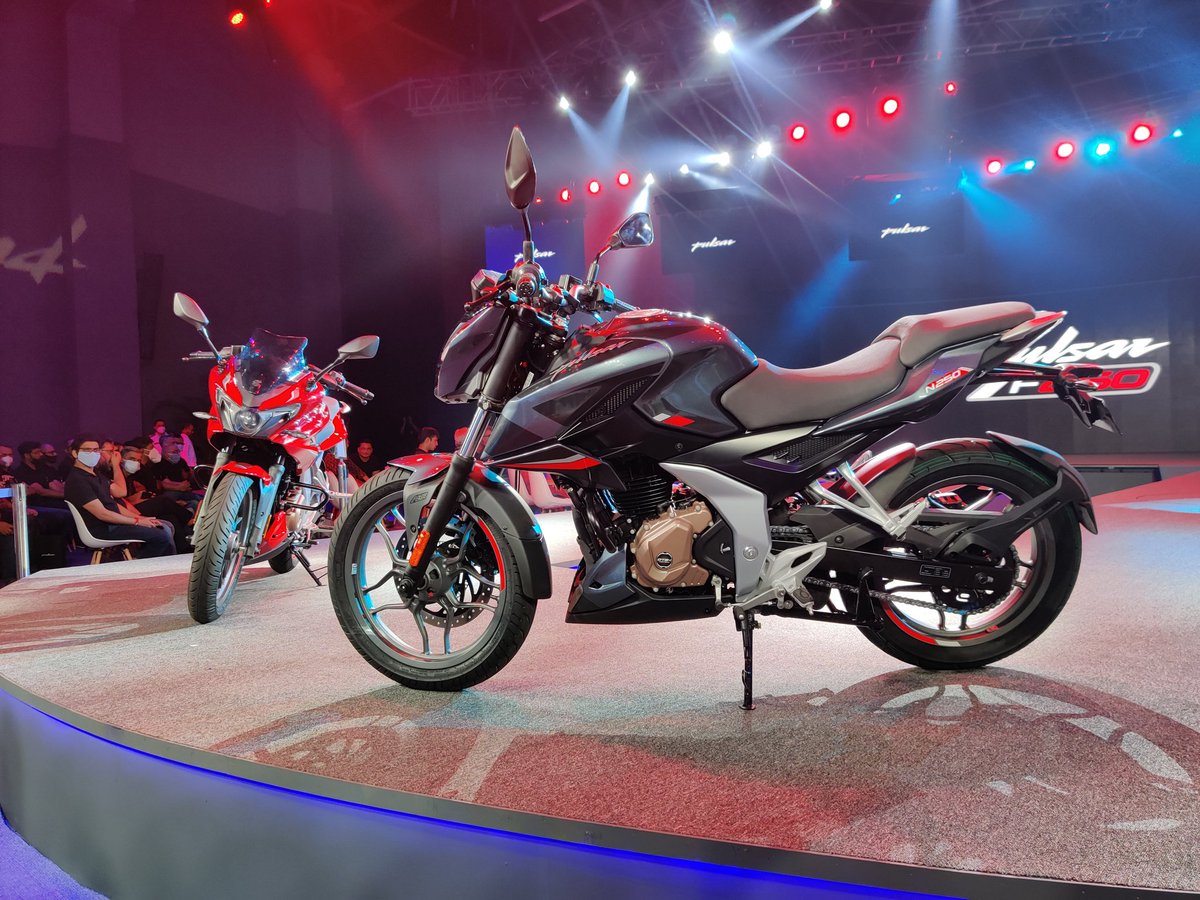 pratheekkunder's tweet image. Say hello to the new Bajaj Pulsar 250

@BikeWale