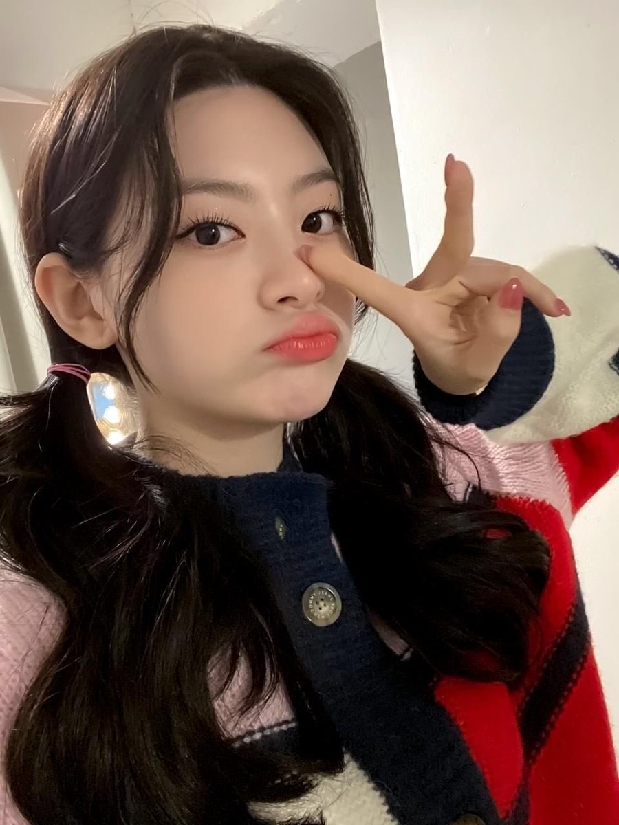 I’m so happy that ugly yellow streak is gone 😭😭😭 seeun made it through the trenches