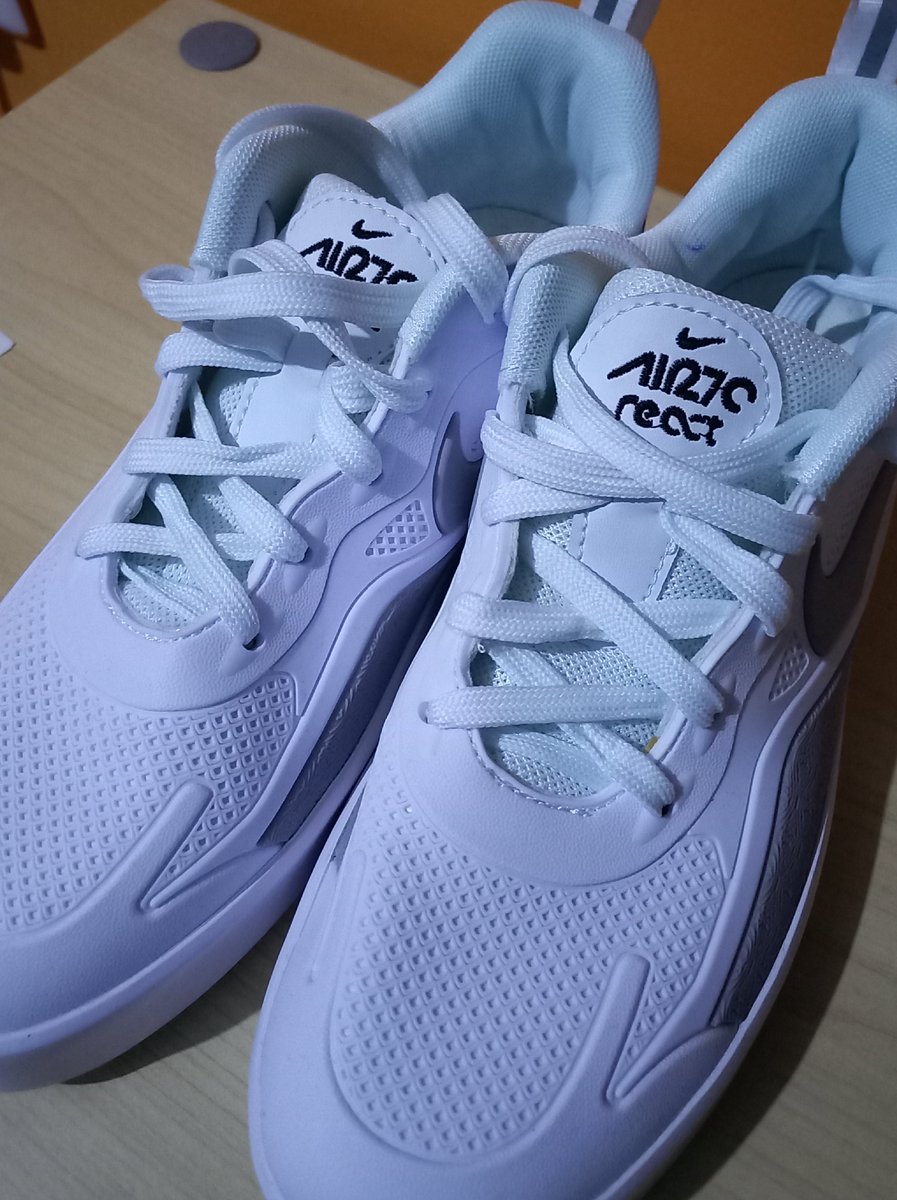 clouds_remy's tweet photo. Predict the first goalscorer in Tottenham vs Manchester United game this Saturday and win yourself this Nike trainers. (Size 42).

The first person to predict correctly 🥇.
Predictions end's when the game starts.  Good luck. #Giveaway https://t.co/3zSHXEPJY0