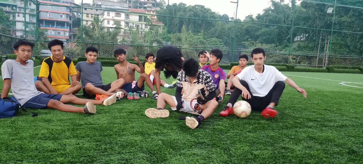 tassar_dado's tweet photo. @tassar_dado futsal match..with my school friends 😅 https://t.co/4KqPhsbfZv