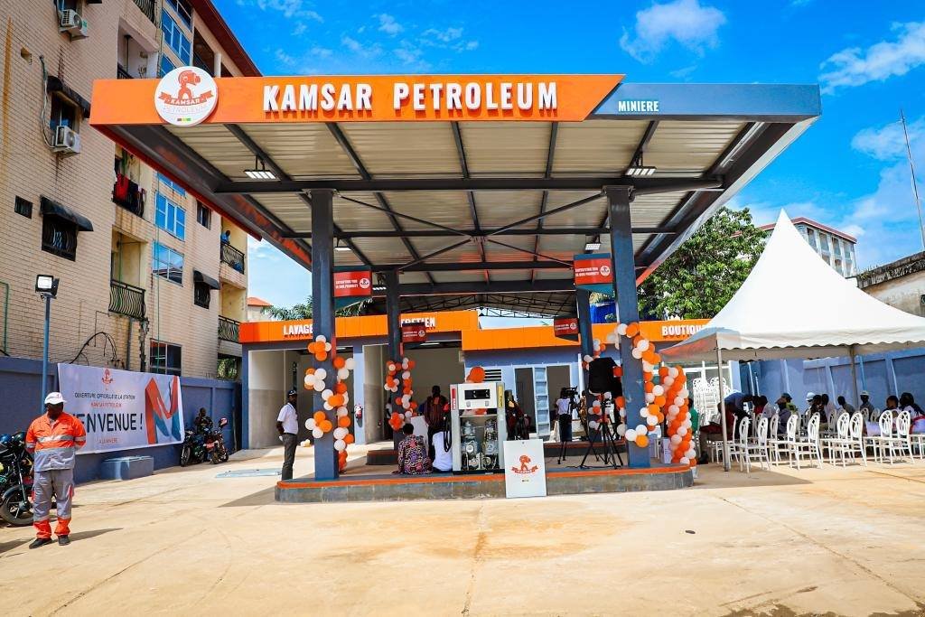 Lu pour vous 

Après Gbessia Kondeboungny, il y a trois semaines, l’entreprise Kamsar Petroleum a procédé ce samedi 23 octobre, à l’inauguration d’une nouvelle station service, à la minière, dans la commune de Dixinn. 👇🏻👇🏻

guinee360.com/24/10/2021/con…