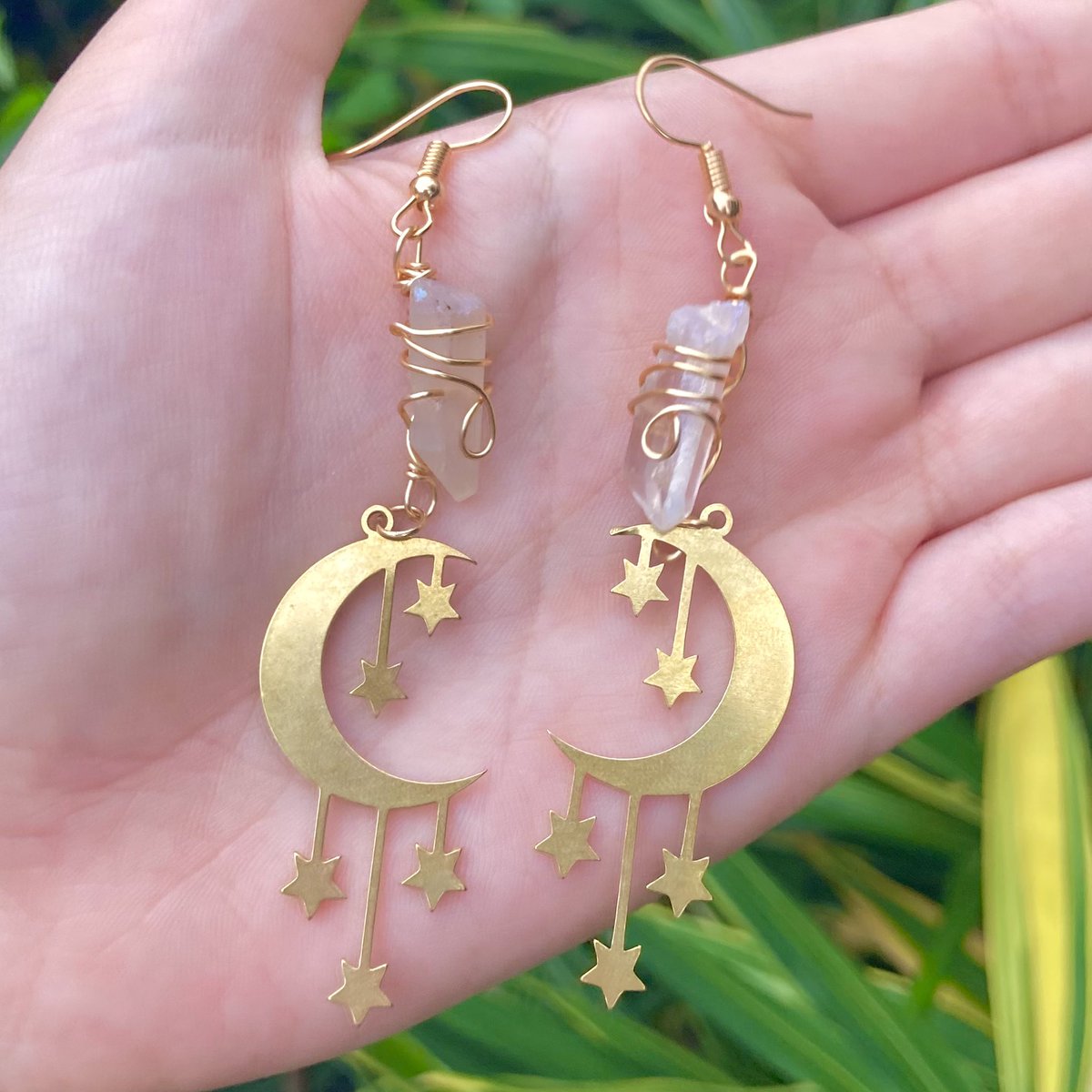 ✨🌙Raw Angel Quartz &amp; Sparkly moons!!!🌙✨
I have new updates on my store if you wanna check them out✌️🌷

𝒜𝓋𝒶𝒾𝓁𝒶𝒷𝓁𝑒 𝒽𝑒𝓇𝑒 ✷-

✨Venusjewellery111.co.uk✨