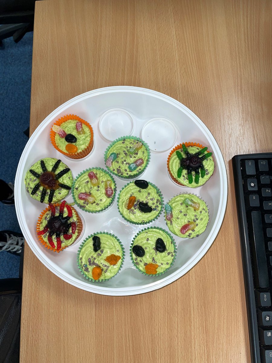 PRMGreenTech's tweet image. Thank you to Tiffany who has baked us some Halloween cakes to enjoy!  👻🎃