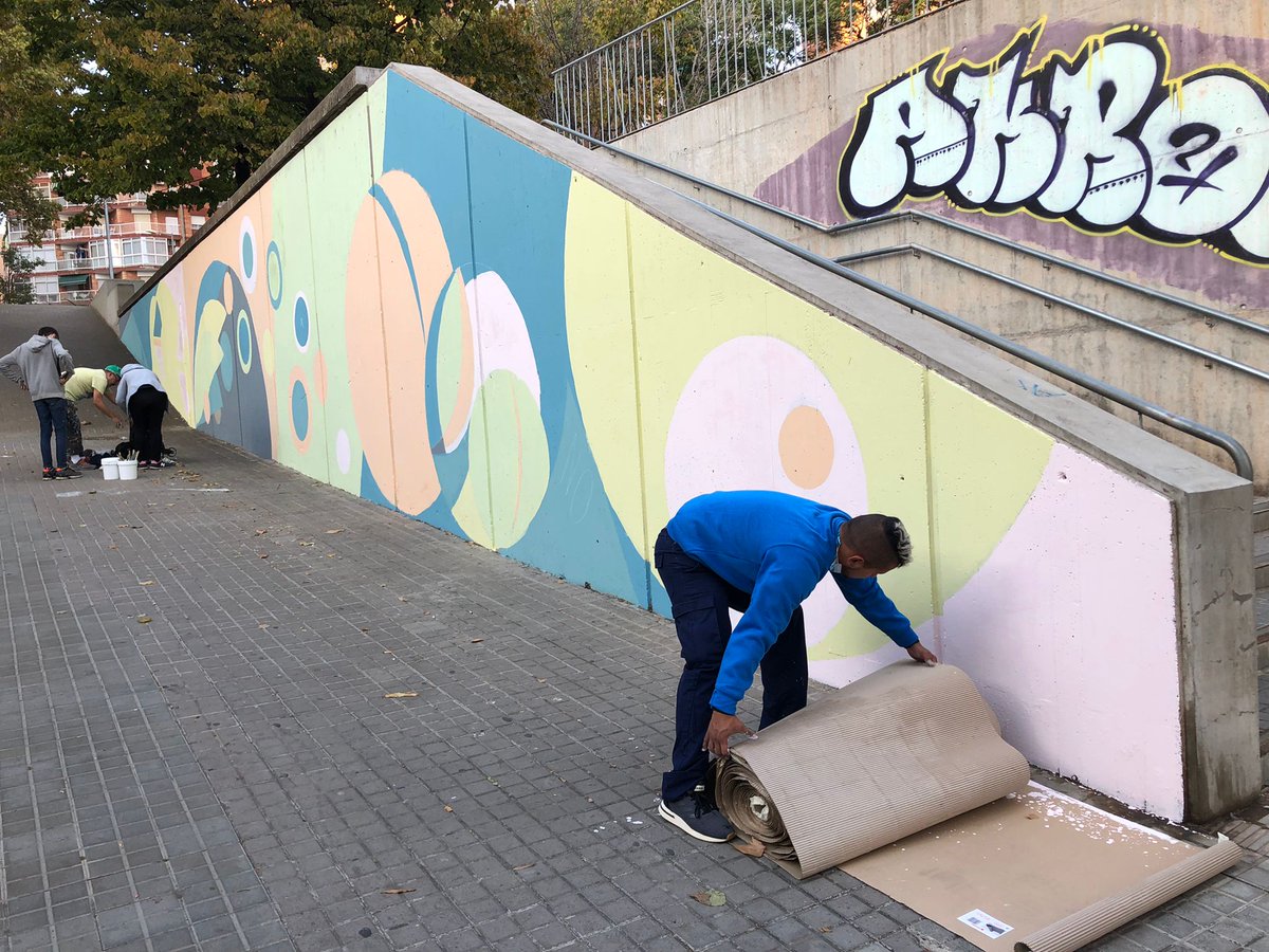 BSABadalona's tweet photo. Evoluciona l'activitat de graffiti del #SRCBétula de @BSABadalona, amb la col·laboració de Carlos Garcia, conegut al món de l’art com Spogo

Un dels beneficis: Joves que tornen a veure's capaços de proposar-se objectius 

📷Canal Flickr ➡ https://t.co/yRdcfdxvW2

#salut #mental https://t.co/QLnVp8BNyI