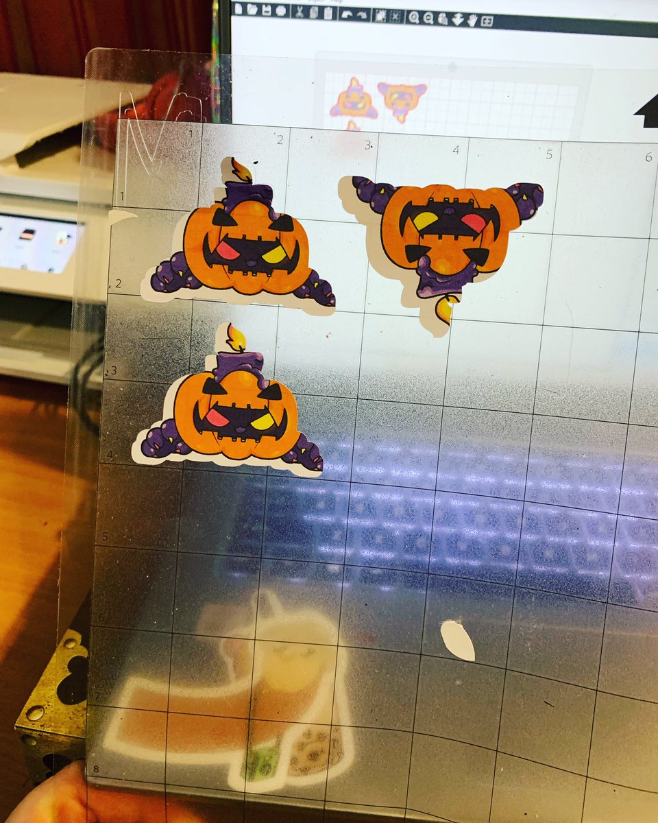 loaf_moon's tweet photo. Starting new things is so … spooky ! Good thing it’s halloween ! #myart #stickers #new https://t.co/V7zapRZpfb